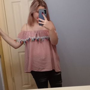 Sleevless fringed top